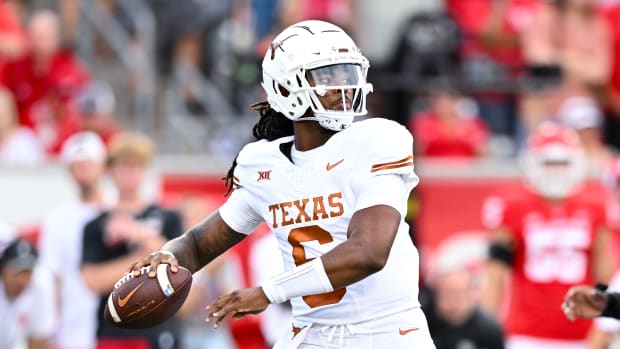 Texas Longhorns quarterback Maalik Murphy (6) looks to pass the ball during the fourth quarter against the Houston Cougars at TDECU Stadium.